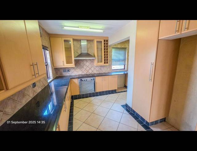 2 BEDROOM TOWNHOUSE FOR SALE IN MAGALIESSIG